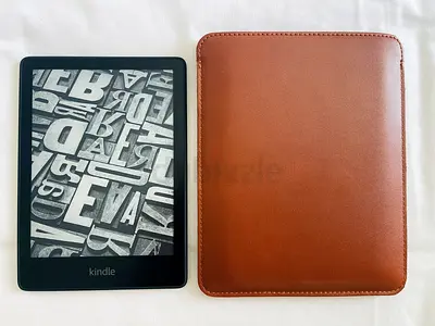 Amazon Kindle (16 GB) with elegant leather case
