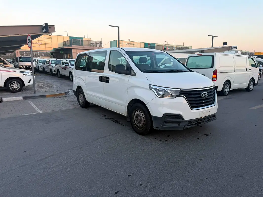Hyundai H1 2020 — photo 1 of 11