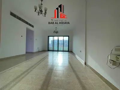Nice 3BR!! One Month Free!! 6 Cheques!! Near Metro!!