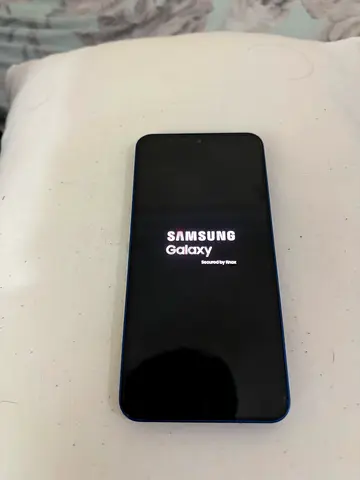 Samsung Galaxy (blue) S25 - Good condition (8months old) - box available