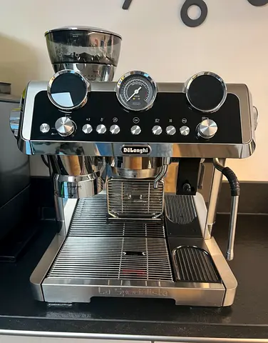 DeLonghi La Specialista Espresso Machine with Built-in Grinder - Excellent Condition