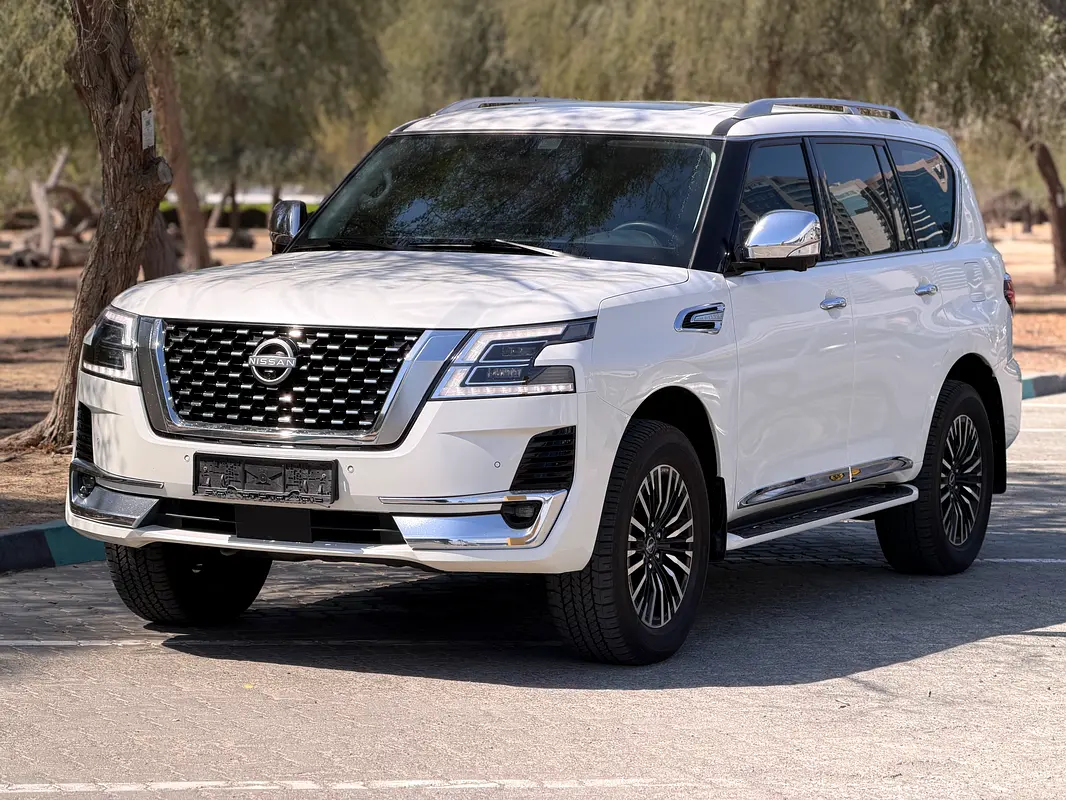 Nissan Patrol 2023 — photo 1 of 7