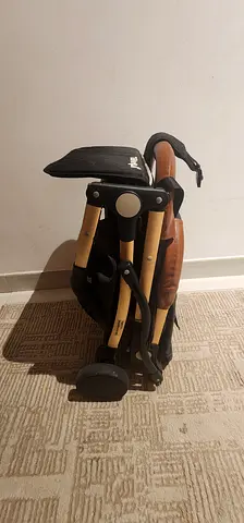 Lightweight baby stroller with leatherette handle and footrest — good condition
