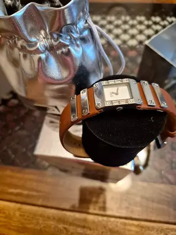 women watch