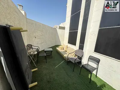 فيلا كورنر علي شارع العام مفروشة بالكامل جاهزة للسكن موصلة بالكهرباء والماء والمكيفات