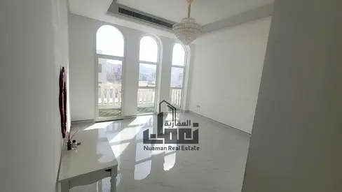 للبيع فيلا فاخرة 5 غرف ماستر مع مسبح وموقع مميز