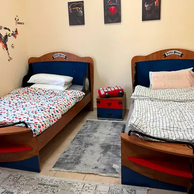 Twins bedroom 2 beds with mattresses