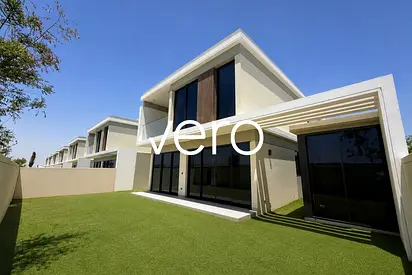 Vacant | Closed Kitchen | Landscaped
