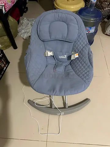 Light gray baby rocker/bouncer with harness - gently used
