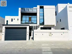 Modern villa, freehold, no service charges
