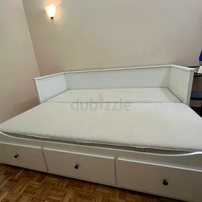 White Hemnes Daybed with Three Drawers