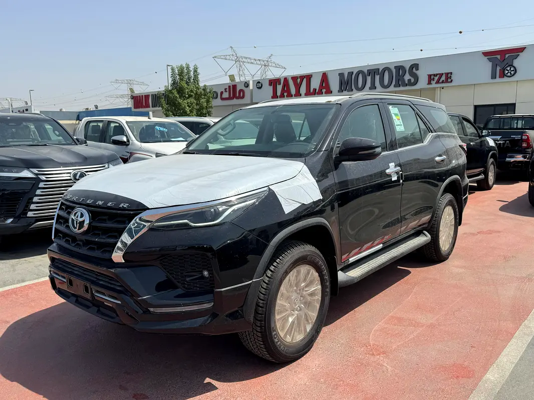 Toyota Fortuner 2026 — photo 1 of 16