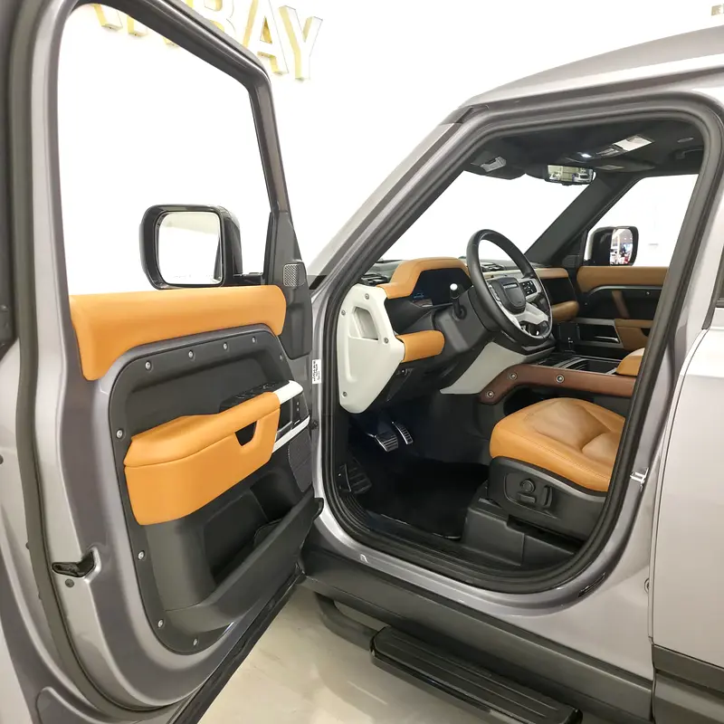 Land Rover Defender 2024