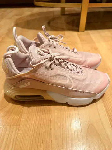 Light pink Nike Air Max 270 React sneakers - womens size BRAND NEW