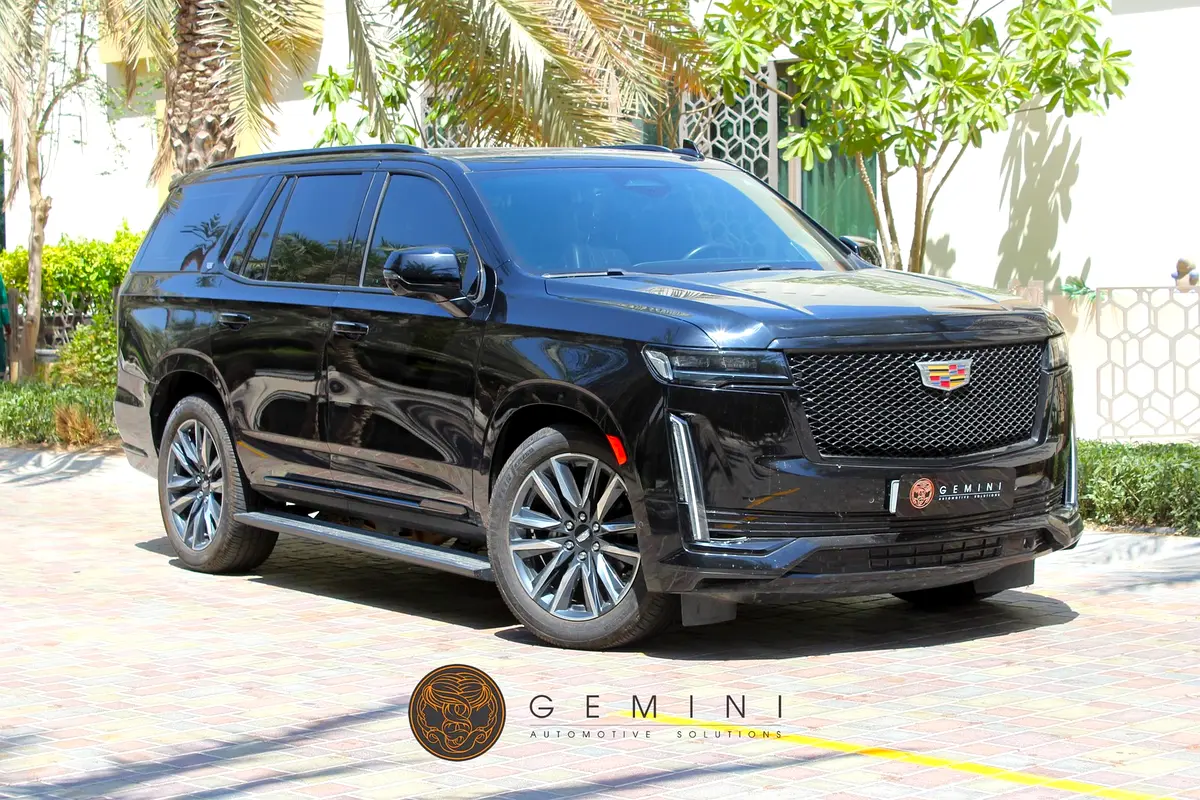 Cadillac Escalade 2021 — photo 1 of 18