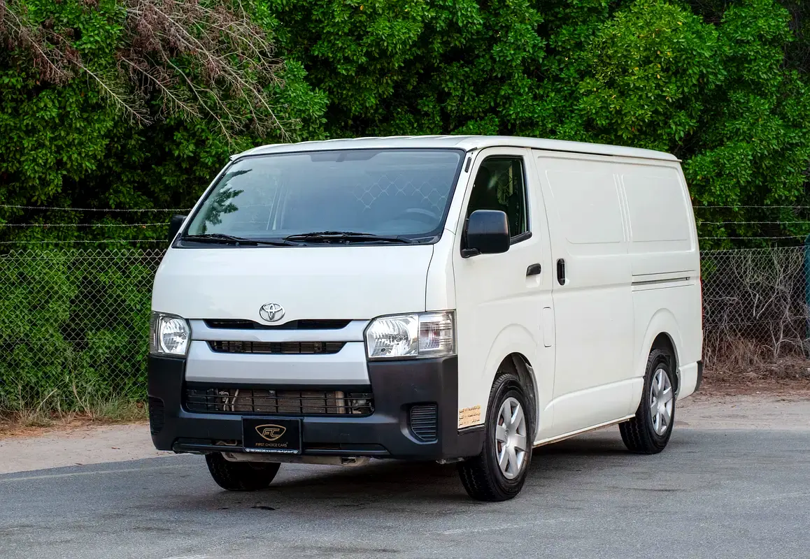 Toyota Hiace 2021 — photo 1 of 12