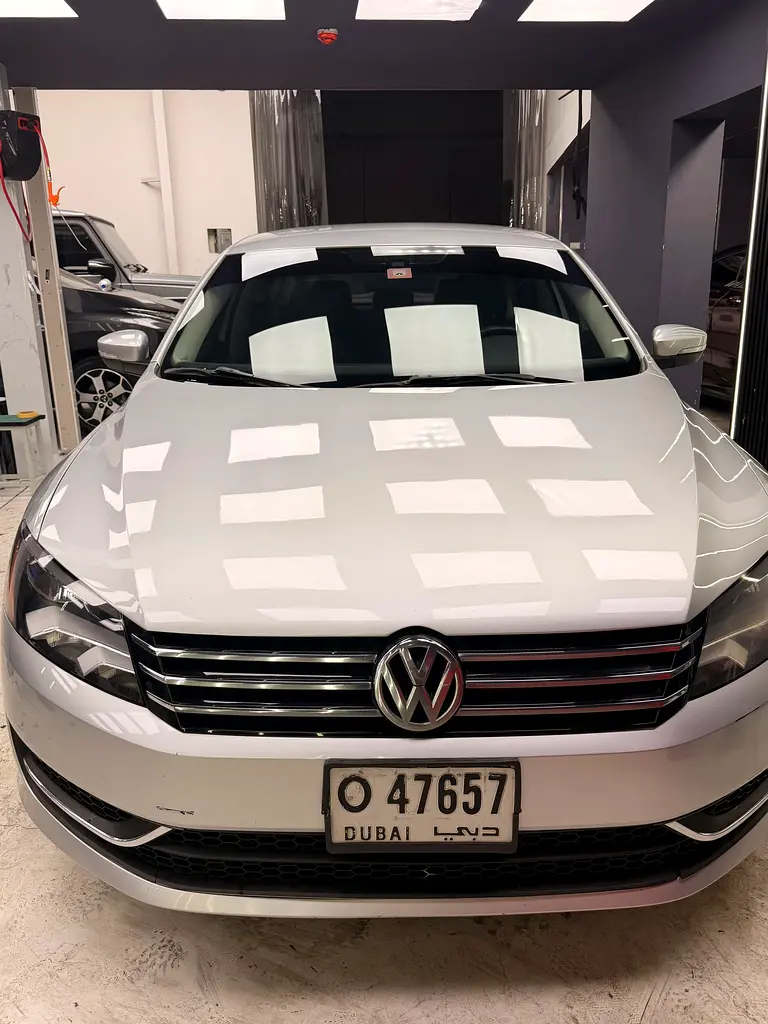 Volkswagen Passat 2014 — photo 1 of 12