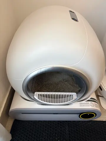 Automatic self-cleaning cat litter box  automatic food dispenser