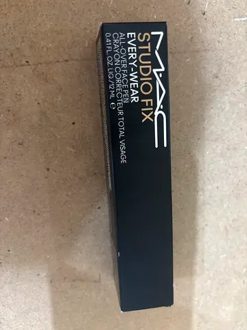 MAC Studio Fix Every-Wear All-Over Face Pen (new in box)