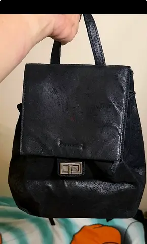 Pre-owned black real Italian leather drawstring bucket bag - medium size- made in Italy