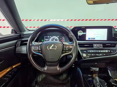 صورة 10 لـ 2023 Lexus ES-SERIES