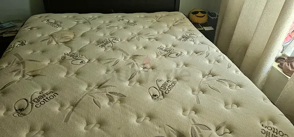Queen-size mattress in good condition - natural cotton topper with cot
