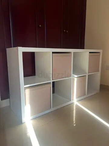 Shelving unit with 4 boxes