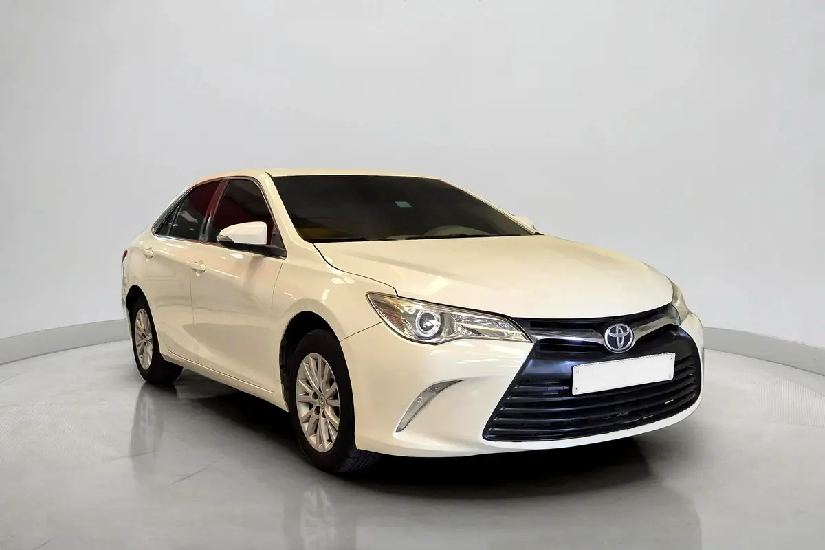 Toyota Camry 2017 — photo 1 of 14