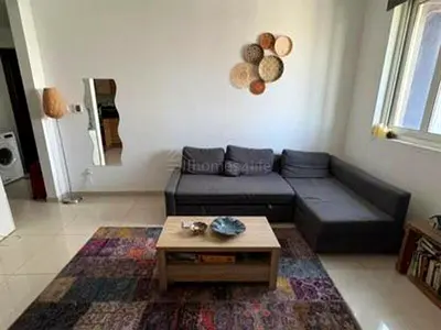 UNFURNISHED | CLOSE TO METRO | PRIME LOCATION