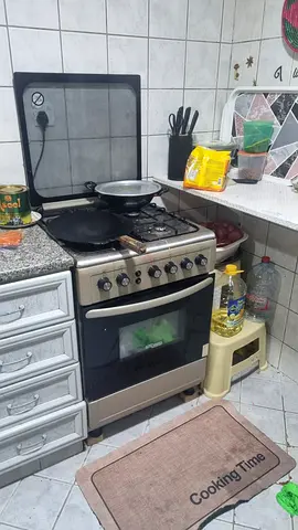 Used freestanding gas cooker with oven - good working condition