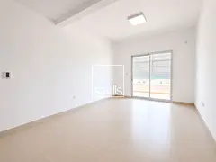 Spacious 1 BR | Vacant | Closed Kitchen
