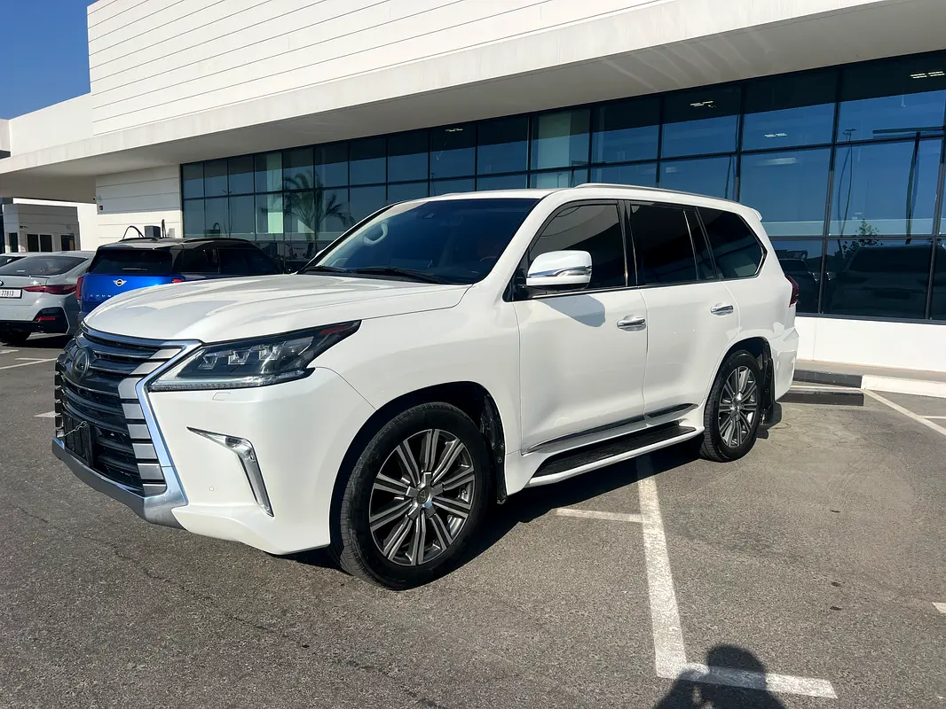 Lexus LX-Series 2017 — photo 1 of 16