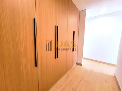 Spacious 2bhk with pool parking parking free pet allow near to Metro station