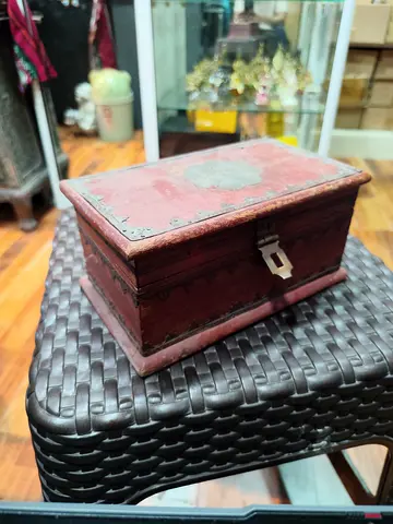 Vintage Wooden Lockable Jewelry/Trinket Box – Handcrafted, Patina Finish 19*9cm