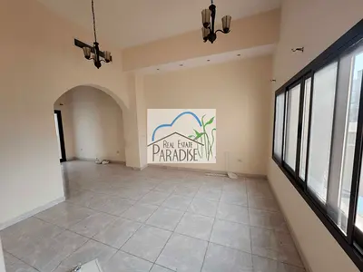Away from fly zone/ private entrance /3 Bedrooms villa /4 Bathrooms /private back yard/fitted kitch