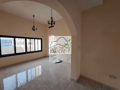 Away from fly zone/ private entrance /3 Bedrooms villa /4 Bathrooms /private back yard/fitted kitch
