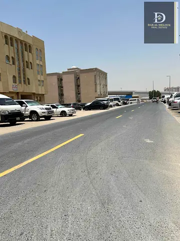 للبيع فى الشارقه   منطقه مويلح التجاريه   بنايه / مساحه 3000 قدم   موقع مميز جدا / زاويه على شارعين 18 متر و 18 متر