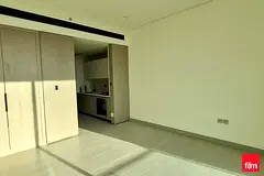 Spacious Studio Five Hotel &amp; Boulevard View