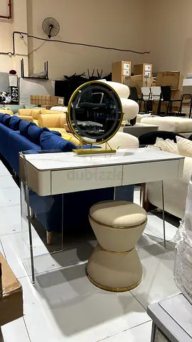 Selling high quality dresses table with mirror and with stool new