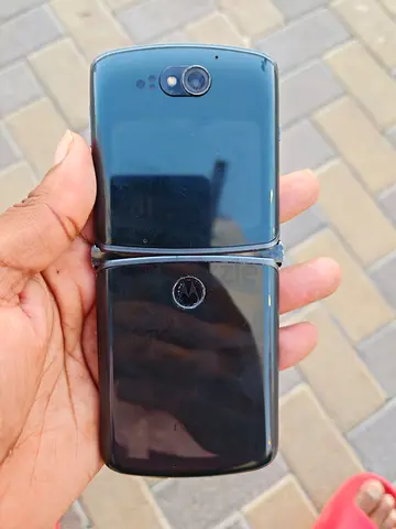 Motorola razer 2020  256gb sim not working and small dot