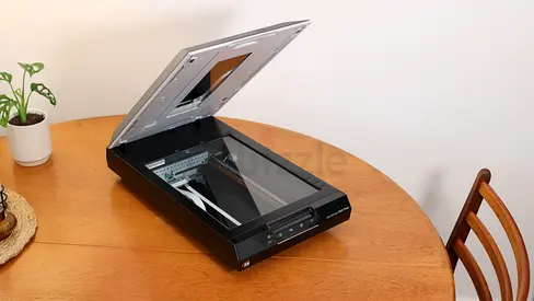 Epson Perfection V600 high-resolution photo and film scanner