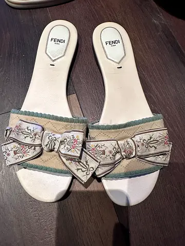 FENDI BOW SLIDES 40.5
