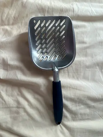 New Never used Metal Cat Litter Scoop with Comfortable Handle