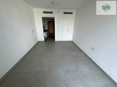 Stuio for rent available.