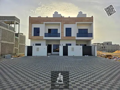 جاهزة للسكن علي الشارع الرئيسي  فيلا احلامك طابقين وروف ، شامل رسوم التسجيل والكهرباء والماء   ، خزائن بالغرف 4  غرف نوم ماستر