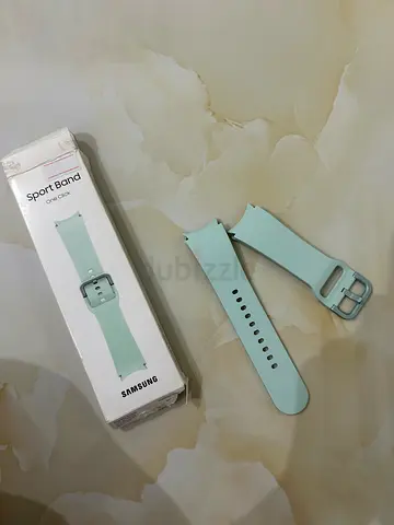 Samsung Galaxy Watch4 with extra mint sport band and charger - Good condition