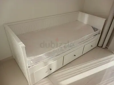 IKea White wooden daybed with storage drawers - single
