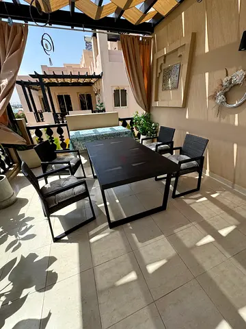 IKEA VÄRMANSÖ outdoor dining set including 1 rectangular table and 4 matching chairs and cushions.