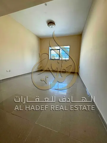 سكن عائلي بسعر مميز — غرفة وصالة في النهدة مع صيانة على المالك  النهدة – الشارقة الحق فرصة قوية للسكن في منطقة النهدة الحيوية والقريبة من دبي، شقة غرف