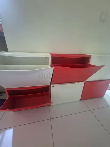 Modern modular shie cabinets - set of 6 red/white cubes